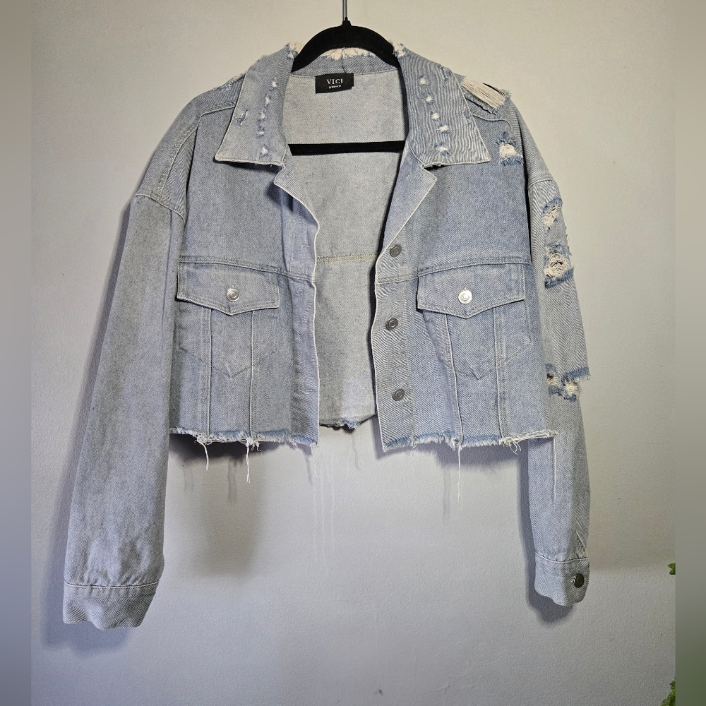 ✨‎ VICI Cropped Distressed Denim Jacket ~ Medium